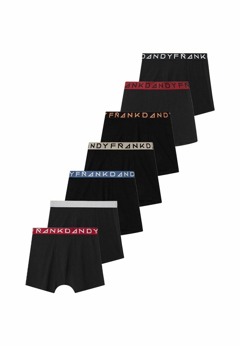 Set med sju svarta boxershorts med olika färgade elastiska midjeband med "FRANKDANDY"-logotyp: vit, röd, grå, blå och orange.