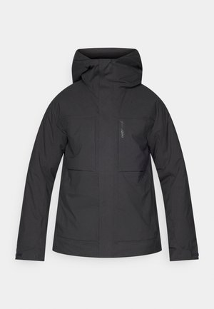 Zwarte waterdichte jas met een capuchon, uitgerust met twee grote voorzakken, een ritsluiting en verstelbare manchetten voor een goede pasvorm.