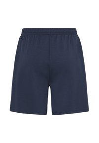 Shorts à taille élastique bleu marine, longueur mi-cuisse, design uni, avec coutures visibles à l'ourlet sur fond blanc.
