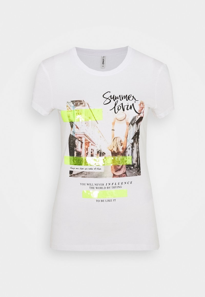 Bílý bavlněný tričko s barevným grafickým potiskem obsahujícím text "Láska v létě" a abstraktní neonové akcenty. Krátké rukávy a kulatý výstřih.
