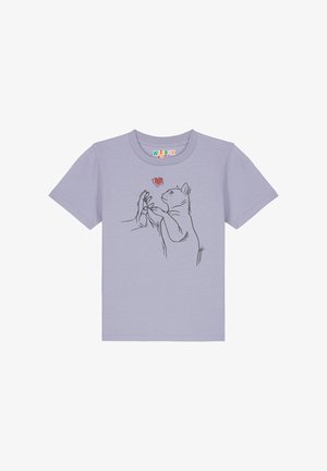T-shirt lavande avec un graphisme d'un chat et d'une main se touchant, surmonté d'un petit cœur rouge. Col rond, manches courtes, en coton.