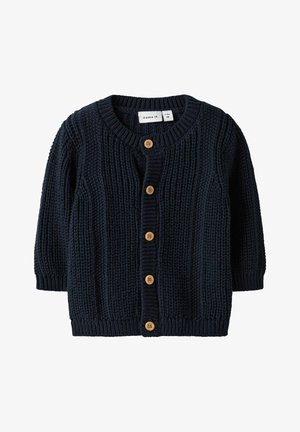 Cardigan bébé tricoté en bleu marine avec manches longues et cinq boutons en bois sur le devant, taille 1-2 mois.