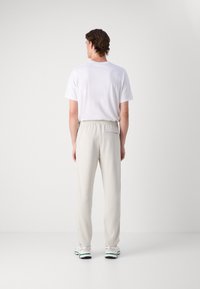Lacoste Tepláky - hammam
