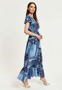 Liquorish TILE PRINT WITH SHORT SLEEVES - Maxi dress - blue