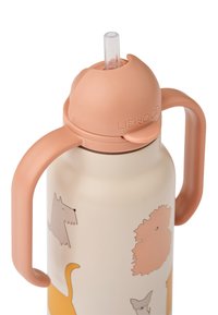 Witte roestvrijstalen waterfles met een licht perzikkleurig deksel en handvatten. Bevat illustraties van verschillende honden op een gladde oppervlakte.