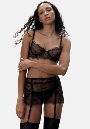 Bluebella, CAMELIA SKIRT SUSPENDER - Suspenders - Black