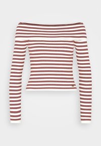 Top a maniche lunghe off-shoulder con strisce bianche e burgundy. Texture a coste, design aderente, con bordo a contrasto sulle maniche e sull'orlo.