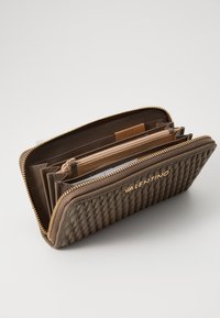 Valentino Bags FREQUENCY - Wallet - taupe