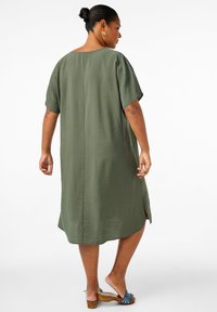 Zizzi MIT V-AUSSCHNITT - Vapaa-ajan mekko - thyme
