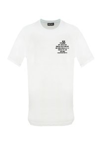 T-shirt a maniche corte White Diesel con design testuale stampato in nero sul petto sinistro, che elenca il tipo, le specifiche e i numeri di serie.