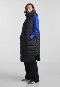 YAS YASLIRO - Strukirani kaput - black