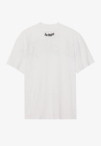 Bílý bavlněný tričko s kulatým výstřihem, krátkými rukávy a černým vyšíváním "Los Angeles" na krku. Měkká textura, uvolněný střih.