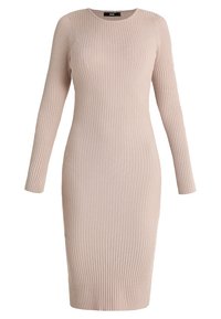 Robe en maille côtelée beige clair, avec manches longues et encolure ronde. Silhouette ajustée avec un ourlet à hauteur du genou. Texture douce.