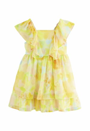 Kvetinové šaty s žltou a pastelovou farebnou paletou, volánovými rukávmi, vrstvenou sukňou a ľahkým, priesvitným materiálom.