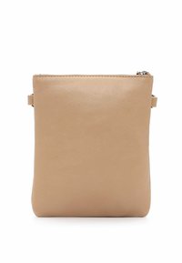 Borsetta in pelle beige con una superficie liscia, forma rettangolare, chiusura con zip superiore e dettaglio con anello laterale per il trasporto o l'attacco.