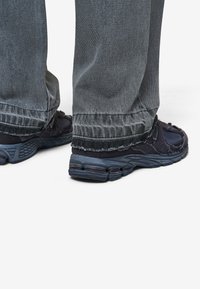 Pegador BARROW - Ohlapne kavbojke - washed anthracite