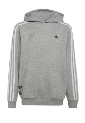 Lysegrå hættetrøje med hvide striber på ærmerne, frontlomme og lille sort Adidas-logo på brystet og nederst til venstre.