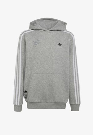 Jasnoszara bluza z kapturem z białymi paskami na rękawach, kieszenią z przodu oraz małym czarnym logo Adidas na piersi i na dole po lewej stronie.