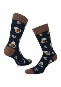 Granatowe skarpety z brązowymi akcentami mają wzór w kufle piwa. Wykonane z miękkiego materiału, posiadają wzmocnioną piętę i palce dla większej trwałości.