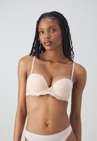 DORINA BLAIR - Krūtinę pakelianti liemenėlė - nude
