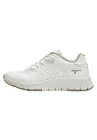 Scarpa da ginnastica bianca con tomaia in mesh traspirante, accenti testurizzati e suola in gomma flessibile con scanalature prominenti per una buona aderenza.
