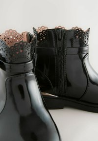 Next REGULAR FIT czarny