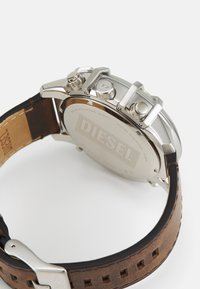 Diesel DZ4656 srebrny