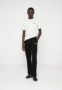 CLOSURE London GRAFFITI DICE TEE - Μπλουζάκι με στάμπα - off white