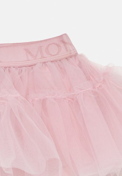Jupon en tulle rose avec un design doux et superposé. Doté d'une taille élastique avec des lettres en relief. Texture légère et aérienne.
