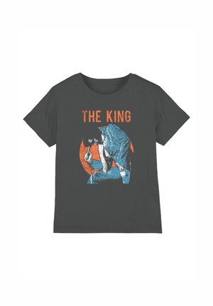 Dunkelgraues T-Shirt mit einem Vintage-Grafik eines Mannes im blauen Anzug, der seinen schwarzen Hut tippt, mit der Aufschrift "THE KING" in Orange darüber.
