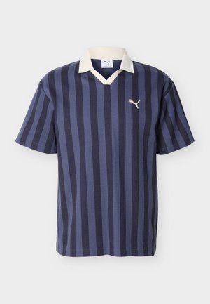Kurzärmeliges Hemd in Marineblau und Dunkelblau mit vertikalen Streifen, weißem Kragen und weißem Puma-Logo auf der linken Brust.