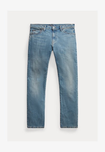 Jeans de mezclilla azul claro con corte recto, cierre de botones, cinco bolsillos, un ligero desgastado y detalles de costura.