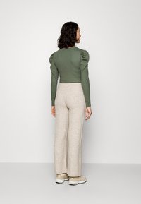 Vero Moda Maternity VMMLULU LEFILE LOOSE PANT - Hlače - off-white