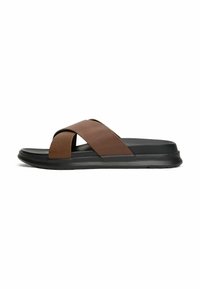 Sandalo in cuoio marrone con cinturini incrociati e dettaglio testurizzato, suola in gomma e design piatto per comfort e facilità d'uso.