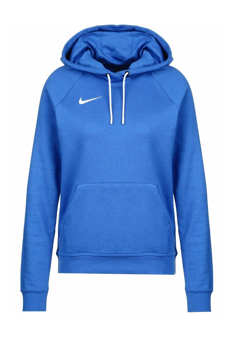 Niebieska bluza z bawełnianej mieszanki z przednią kieszenią, białymi sznurkami i białym logo Nike na górze po lewej stronie. Posiada ściągacze na rękawach i dole bluzy.