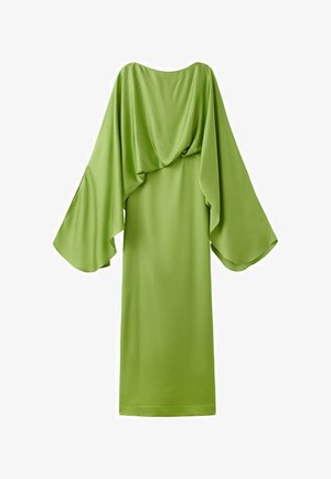 Langes grünes Kleid mit weiten Fledermausärmeln und drapiertem Stoffdetail über Brust und Oberarmen.