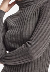 Falconeri Sweter