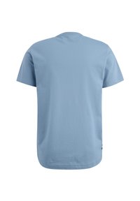 T-shirt en coton bleu clair à manches courtes, avec un col rond et une coupe droite. Le tissu semble lisse et sans ornement, sans designs visibles.