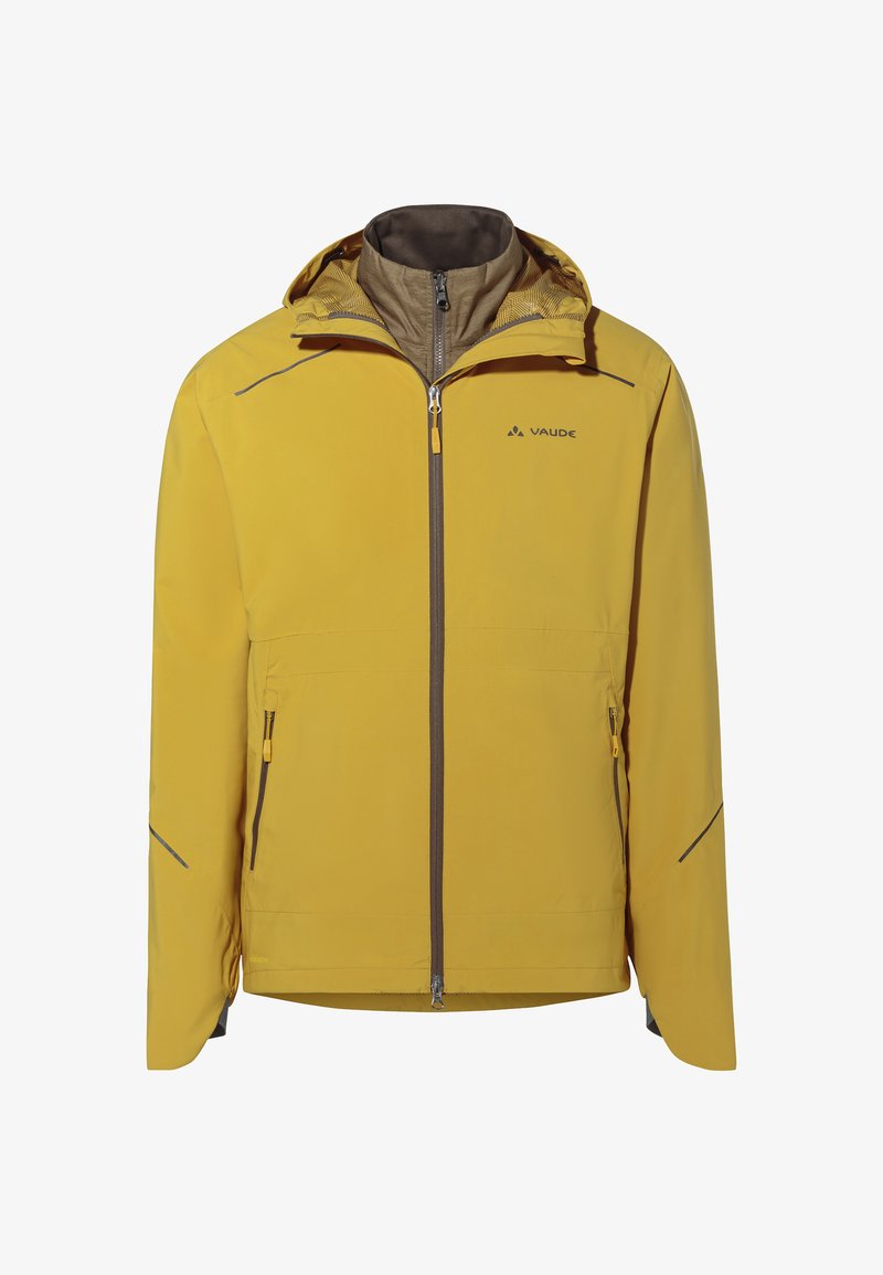 Gele waterdichte jas met een bruine voering, voorritssluiting, twee zijzakken en reflecterende accenten. Ontworpen voor gebruik in de buitenlucht.