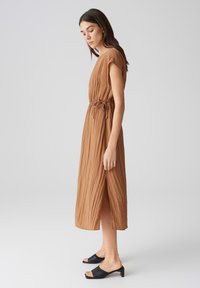 OPUS RELAXED FIT LONG - Freizeitkleid - golden oak