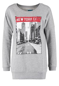 Sweat-shirt gris avec un graphisme en noir et blanc d'une rue de NYC et le texte audacieux "NEW YORK CITY". Tissu doux et coupe décontractée.