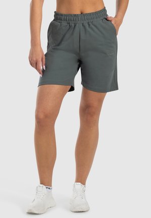 Graue, knielange Shorts aus weichem Stoff, mit elastischem Bund und Seitentaschen. Dezentes gesticktes Logo-Detail auf der Vorderseite.