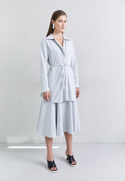 Norma Kamali BOYFRIEND LINE MINI DRESS - Skjortebluse - light heather grey