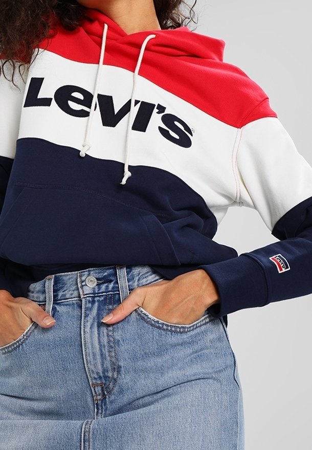 Sweat à capuche avec des sections rouges, blanches et bleu marine, orné d'un grand logo "Levi's". Matière en mélange de coton et poignets côtelés.