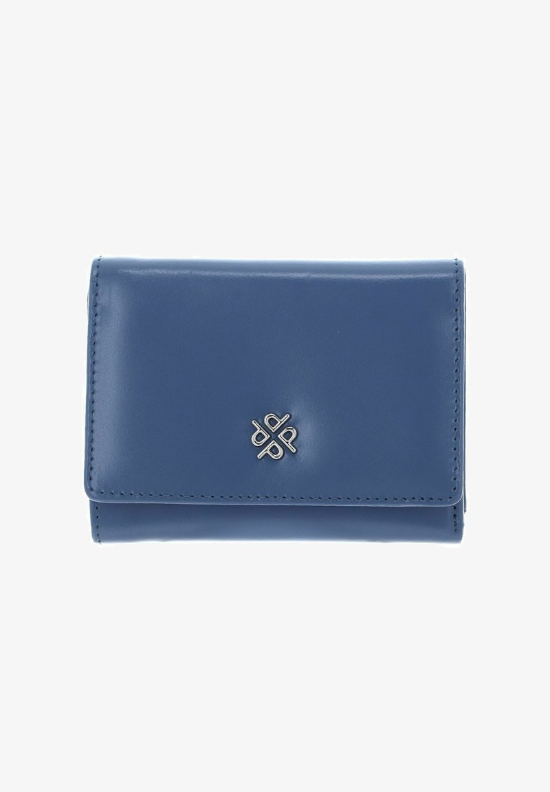 Portefeuille en cuir bleu à la texture lisse, avec des accents de couture et un emblème argenté sur le devant. Design compact et rectangulaire.