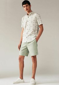 Next STRETCH ELASTICATED WAIST - Shorts - light green