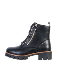 Bottines noires à lacets avec fermeture éclair latérale, en simili cuir texturé, talon épais, ferrures dorées et clous décoratifs au niveau de la cheville.