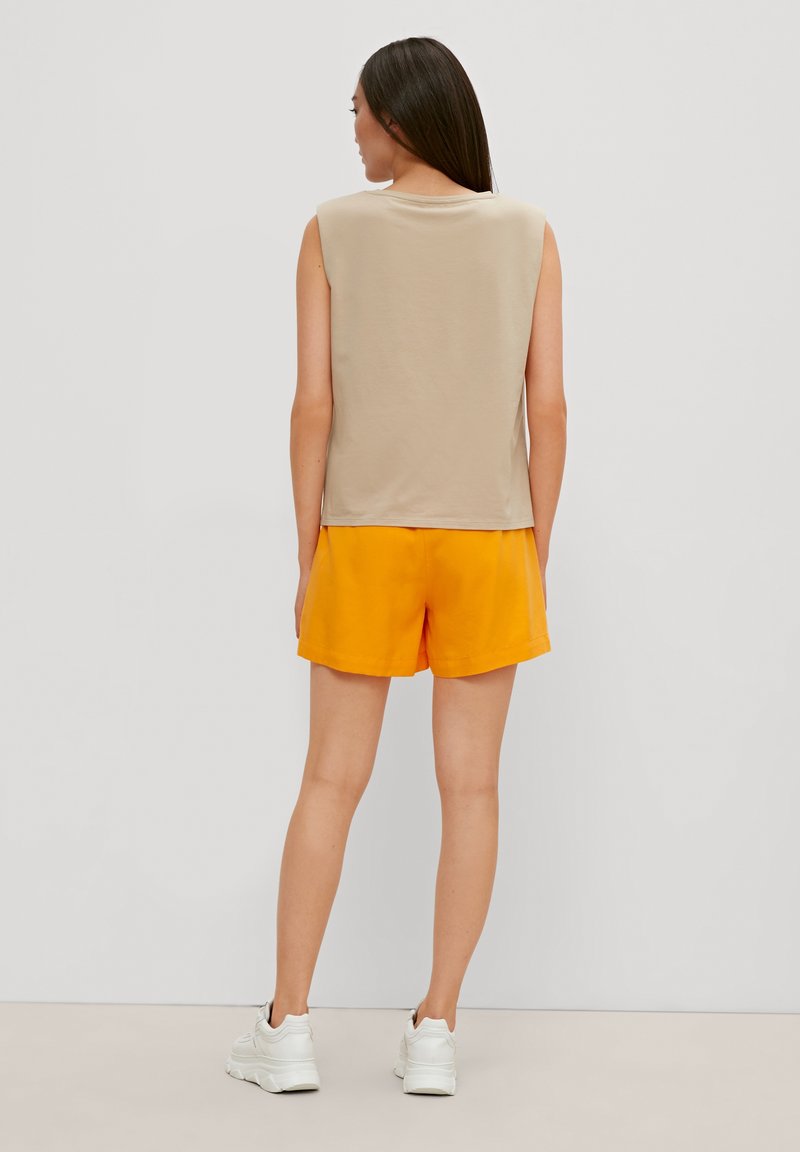 Damen T-Shirts | comma casual identity MIT GEPOLSTERTEN SCHULTERN Top beach sand/beige - WC42010 Damen T-Shirts | comma casual identity MIT GEPOLSTERTEN SCHULTERN Top beach sand/beige - WC42010
