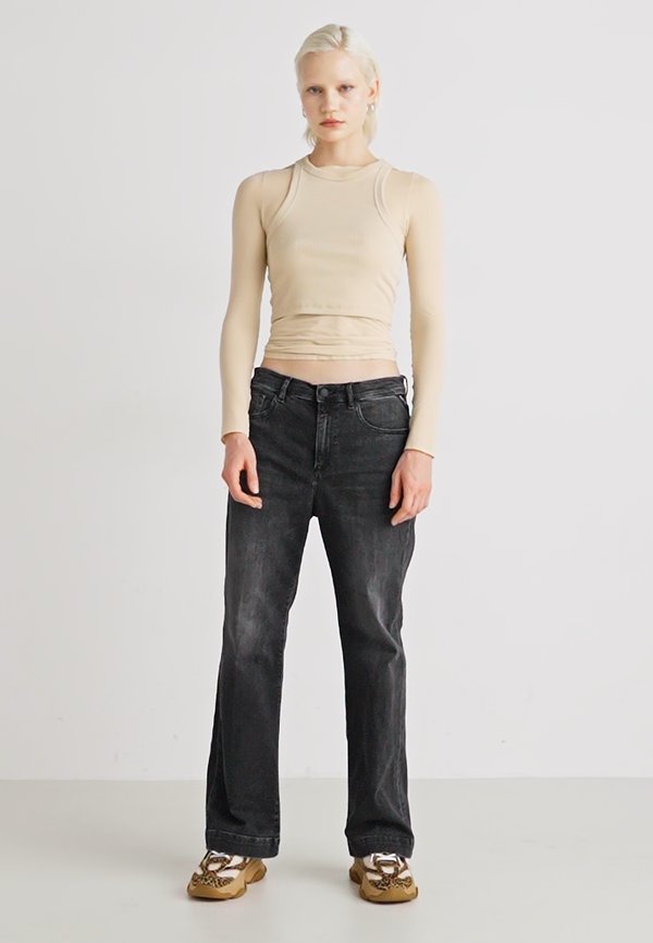 POSSESSION-E - Trainers3