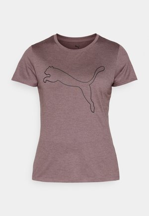 Īsām piedurknēm purpura T-krekls, kas izgatavots no mīkstas auduma, ar izteiksmīgu melnu Puma logotipu, kas lēkā uz priekšu uz priekšpuses.